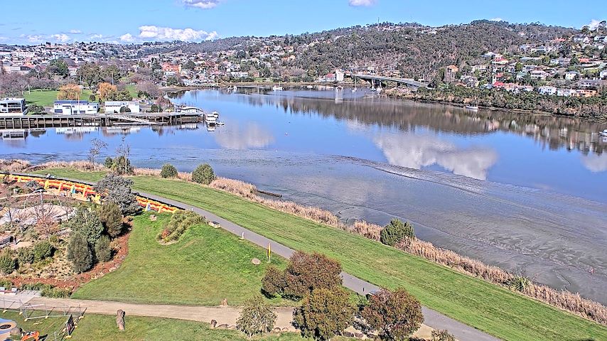 Live camera feed from Tamar Estuary in Launceston, Tasmania